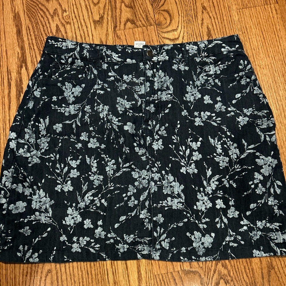 Croft & Barrow Floral A-Line Denim Skort size 16